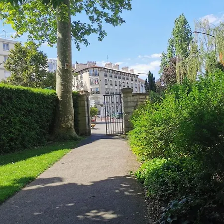 Apartment Stunning Parkview Close To Paris Cachan